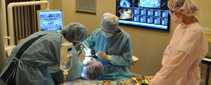 オペ室を完備し、安心で安全なインプラント治療を提供致します。